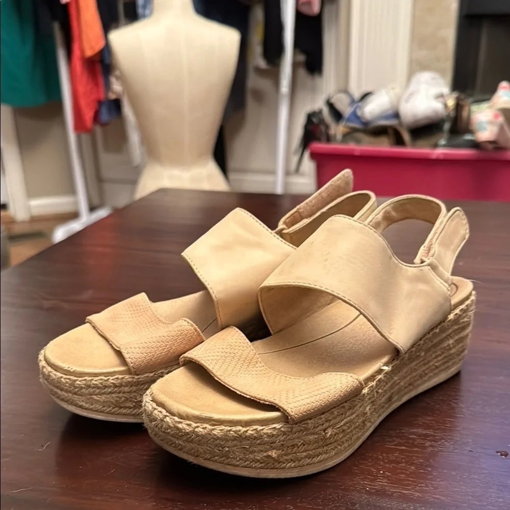Dr. Scholls tan Cool Vibes sandals size 6M